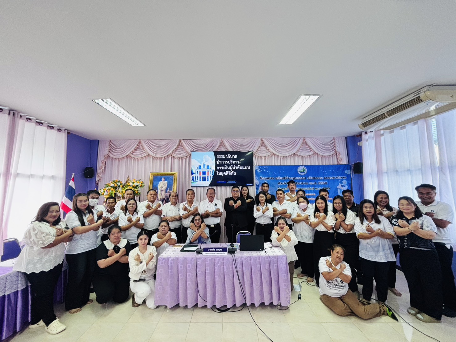 เทศบาลตำบลหนองมะโมง จัดอบรมเสริมสร้างคุณธรรม-จริยธรรม มุ่งยกระดับธรรมาภิบาล ปลูกฝังค่านิยมทำงานโปร่งใส ไร้ทุจริต