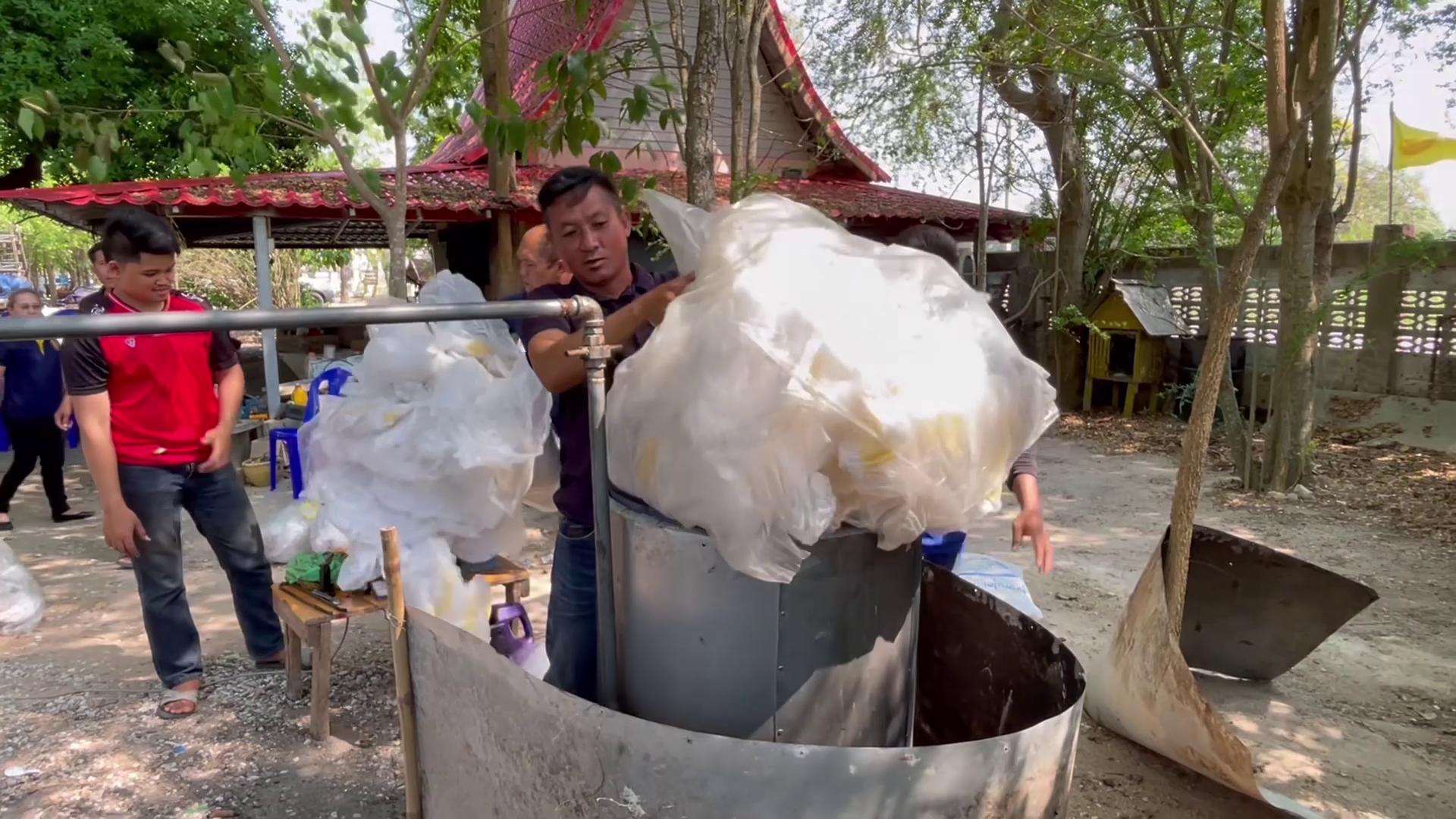 ชัยนาทสู้วิกฤต! วัด-ชุมชนผนึกกำลังผลิตน้ำมันใช้เอง พลิกขยะล้นวัดเป็นเชื้อเพลิงฝ่าวิกฤตพลังงานโลก