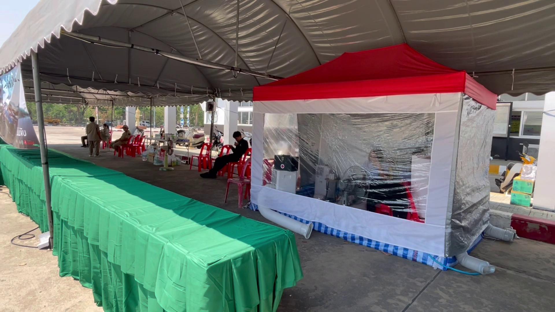 พยาบาลชัยนาท! ลงขันสร้าง "เต็นท์ติดแอร์" สู้แดดจ้า รับมือคนไข้สโตรกและเก็บรักษายาที่จุดบริการประชาชนช่วงสงกรานต์