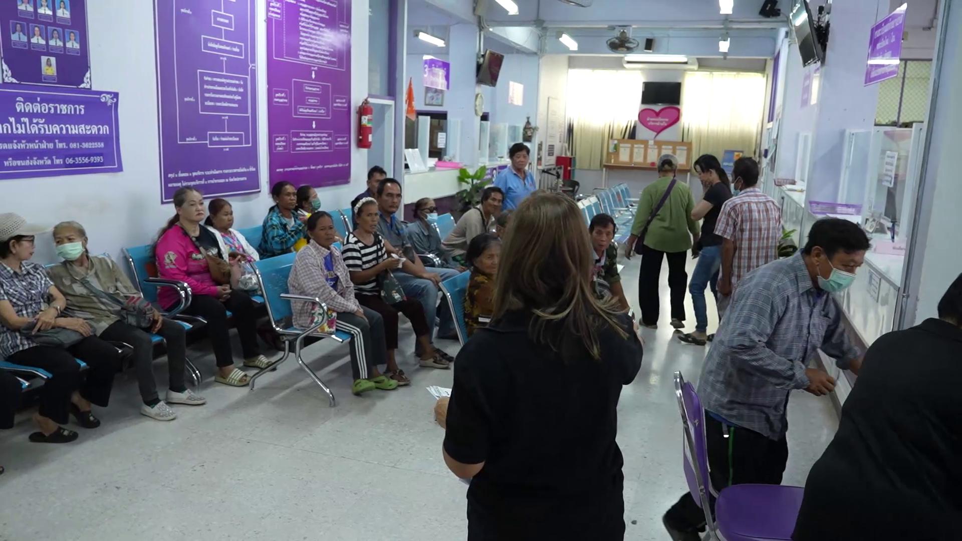 ขนส่งชัยนาทแจงประชาชนแห่คัดประวัติรถล้นหลาม กรมการขนส่งประสานกรมการปกครองแก้ระบบแล้ว ด้านชาวบ้านวอนรัฐยกเลิกเกณฑ์รถเก่าชี้เดือดร้อนจริง